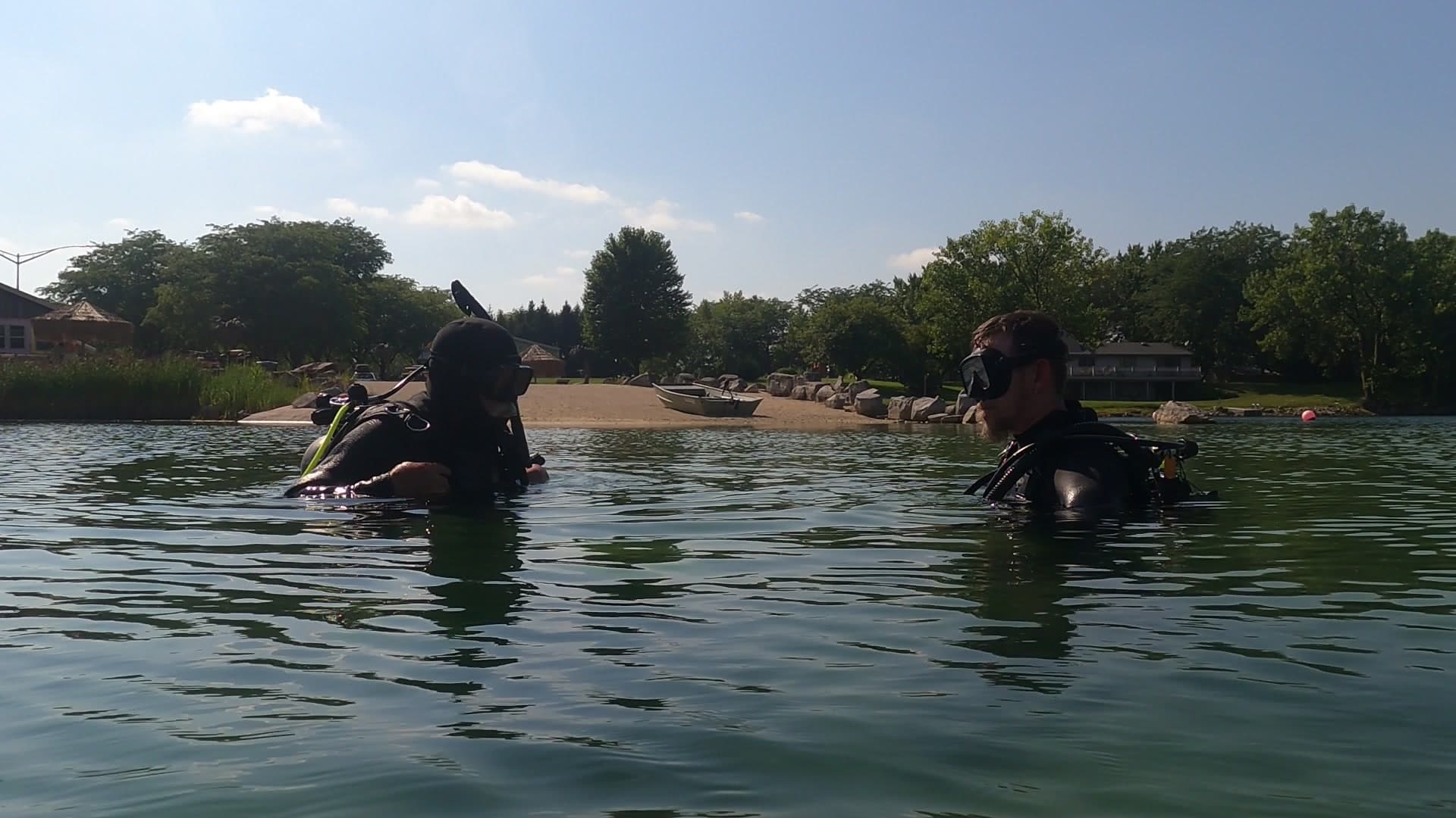 Someone doing a discover scuba.
